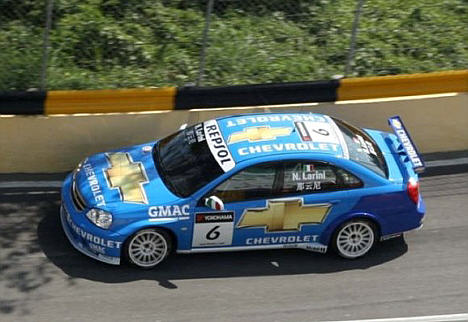 Larini - her i sidste års Grand Prix i Macau - takker af for denne gang